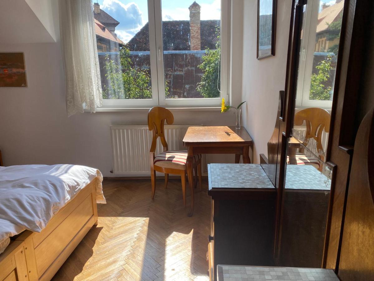 Rose'S Oldtown Apartment براشوف المظهر الخارجي الصورة